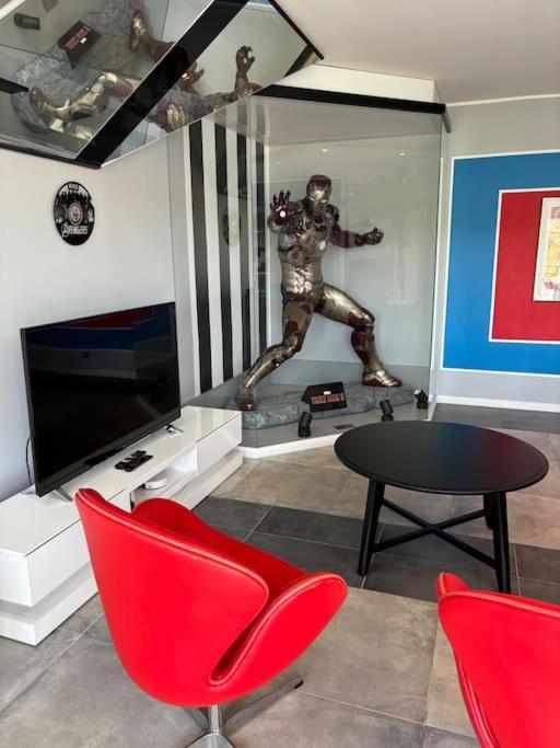 Appartement Avengers, 5 Min Des Parcs *